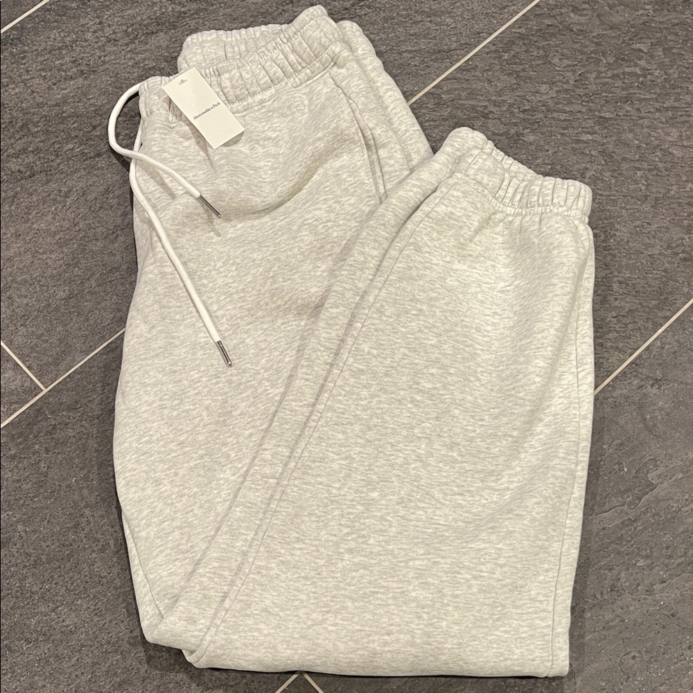 NWT ABERCROMBIE & FITCH WOMENS Gray Sweatpants